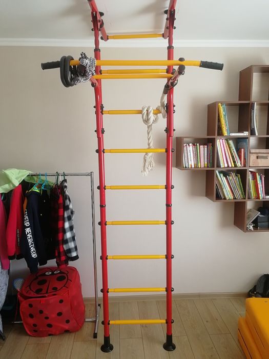 Детская спортивная стенка