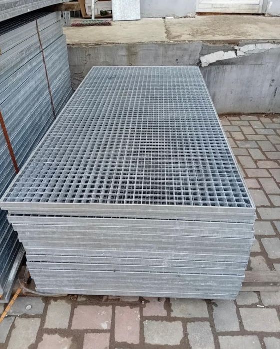 Trepte și gratare zincate