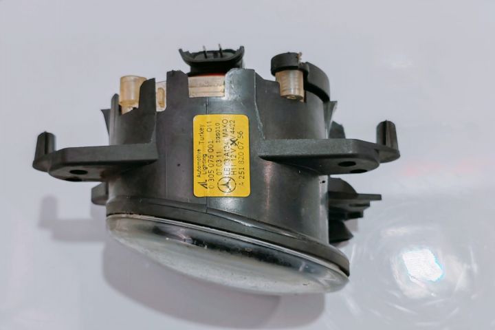 Far ceata / proiector stanga A2518200756 Mercedes-Benz C-Class W204/S