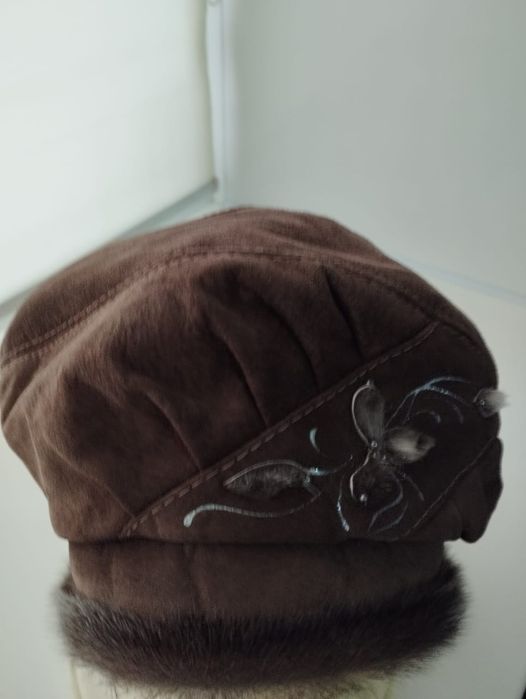 Замшевый берет искусственный