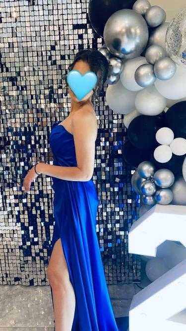 Синя бална рокля