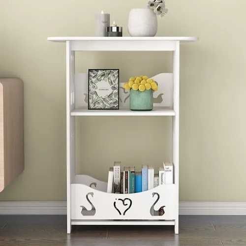 Декоративна бяла масичка с изрязани орнаменти и три нива за съхранение