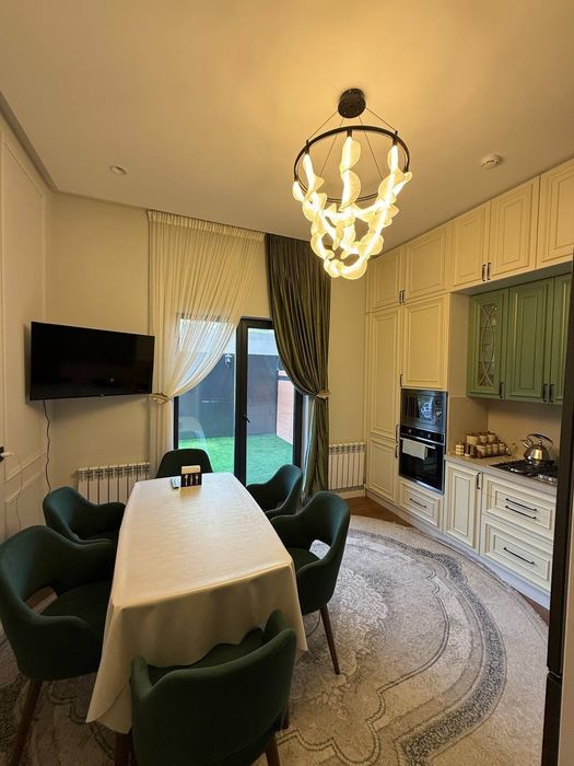 Продается 6ти ком квартира, ЖК Nur, ор-р:напр-в Алайского рынка, 210м²