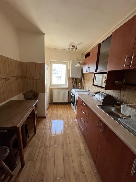 Inchiriez apartament