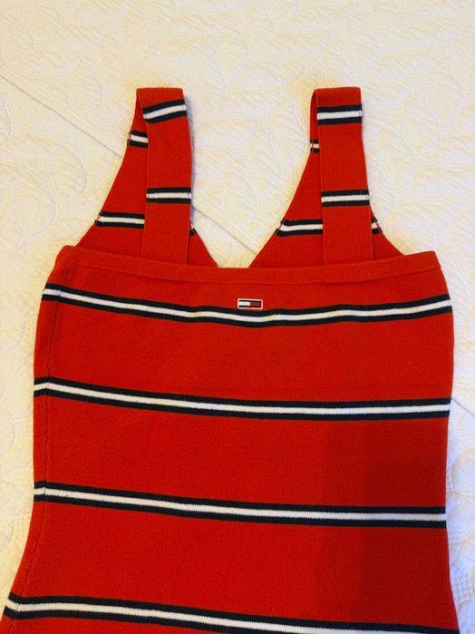 Роклите са на марките Tommy Hilfiger и Twin Set.