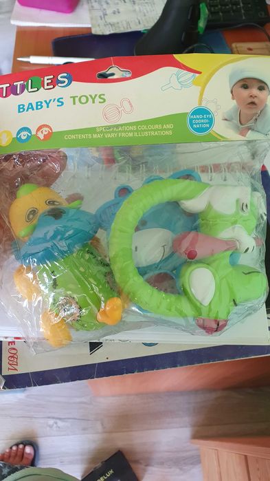 Продавам чисто нови пакетирани детски играчки