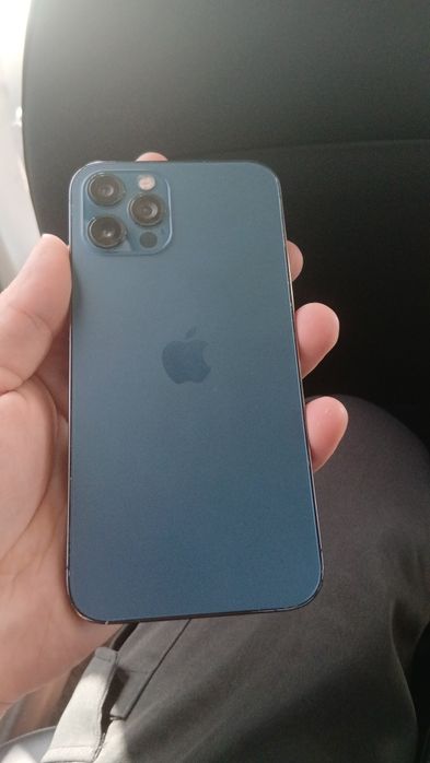 В продаже Айфон 12 pro/128Gb