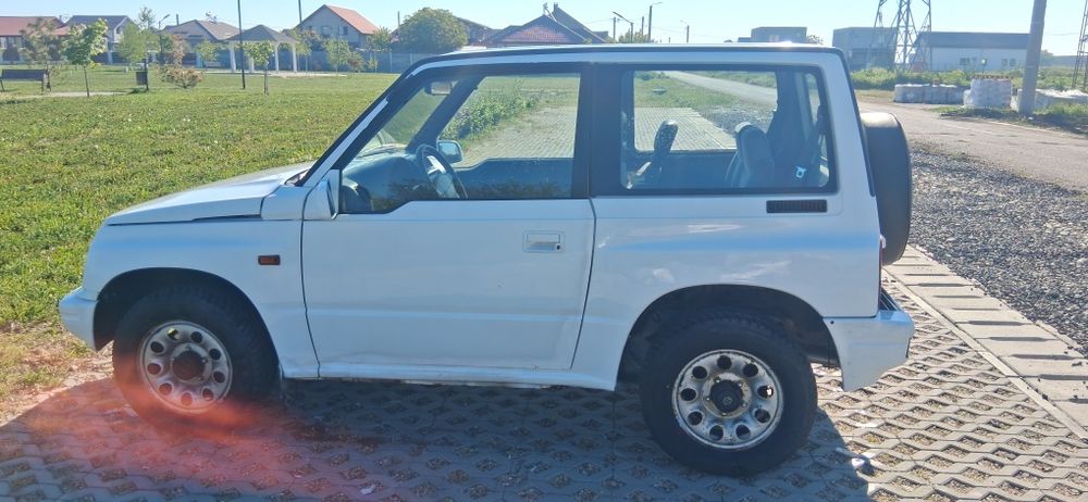 Vând Suzuki Vitara 16BENZINA