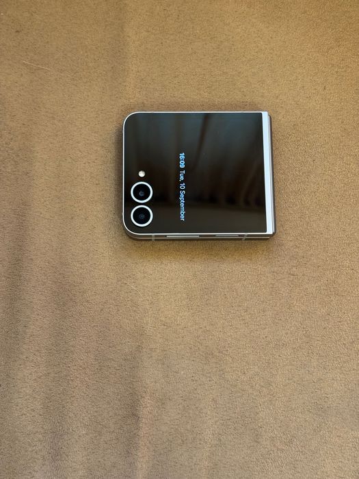 SAMSUNG Galaxy Z Flip 6 (2024) - сребрист