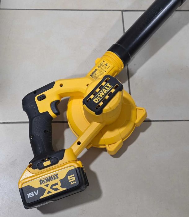 Акумулаторна въздуходувка DeWALT DCV100