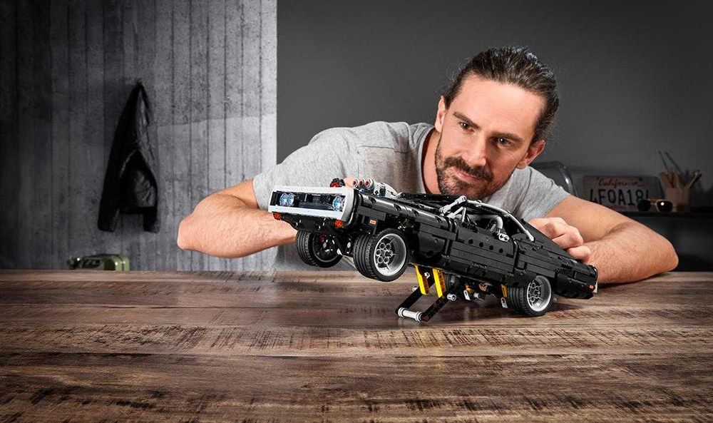 LEGO ORIGINAL Technic - Dom's Dodge Charger 42111 - 1077 piese