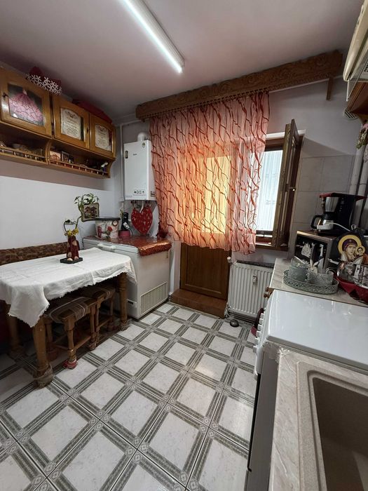 Apartament 3 camere, decomandat Str. Mihai Viteazu