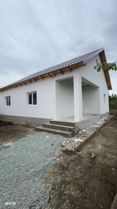 Casa cu teren, dormitoare mari, in Lumina