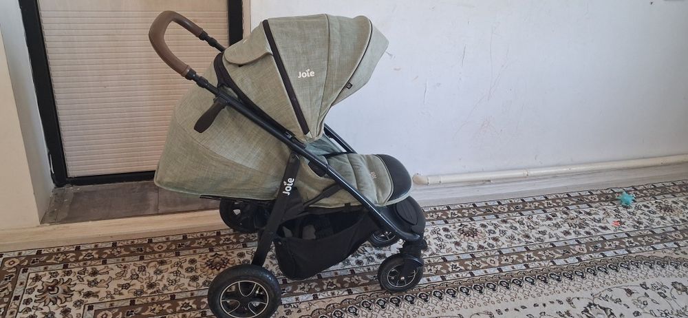 Продам коляску Joie