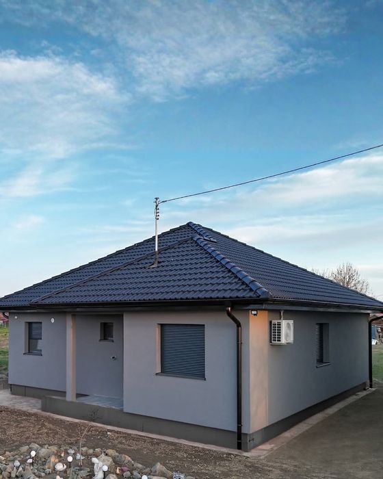 Vand case pe structura metalica cu panouri sandwich termoizolante