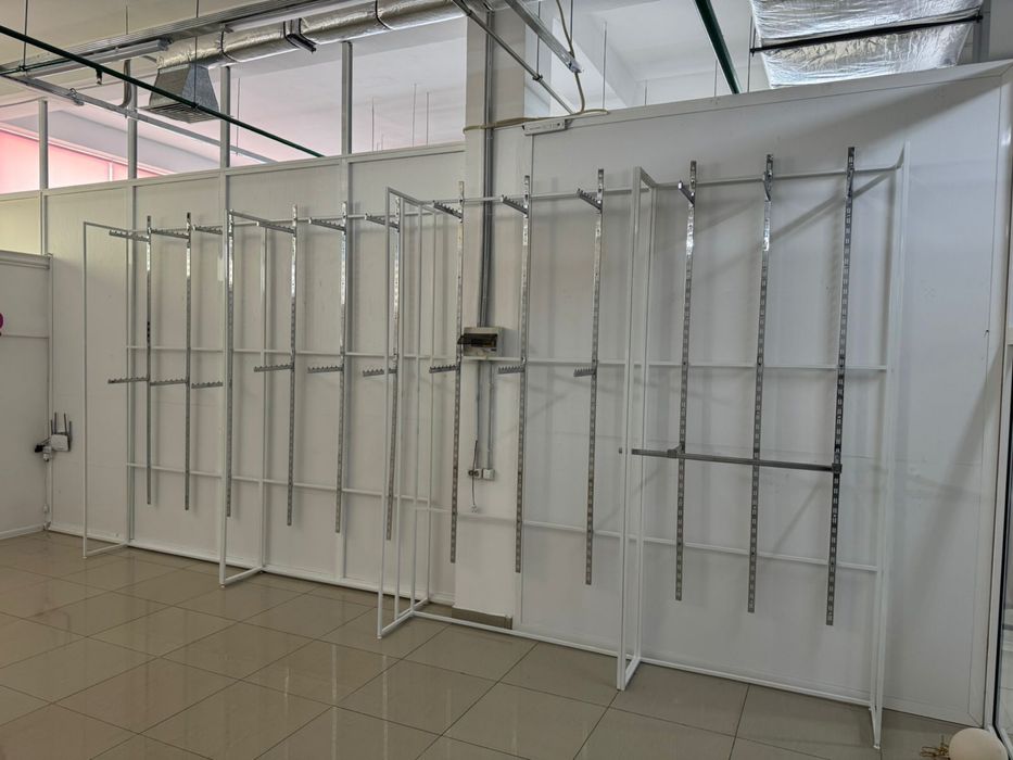 Торговые стойки из металла для одежды