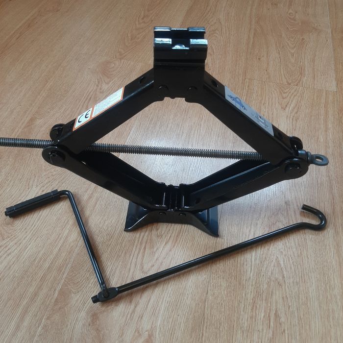 Продам домкрат новый