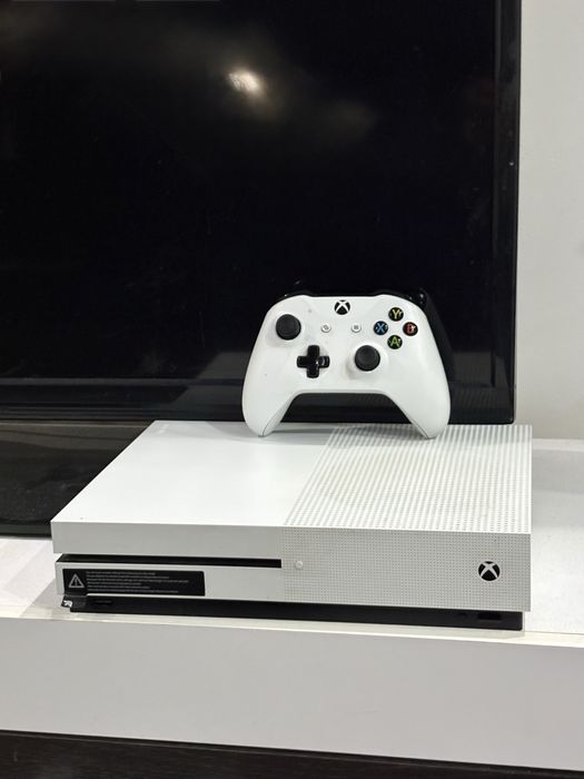 Consola Xbox One + Consola PS4 - Manete + Jocuri incluse