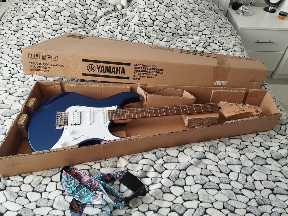Электрогитара YAMAHA PACIFICA 012