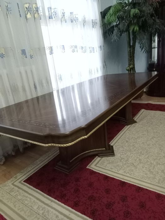 Стол сотилади срочни