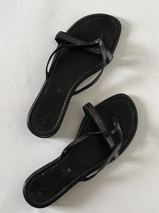 Продаются туфли, шлепки разные