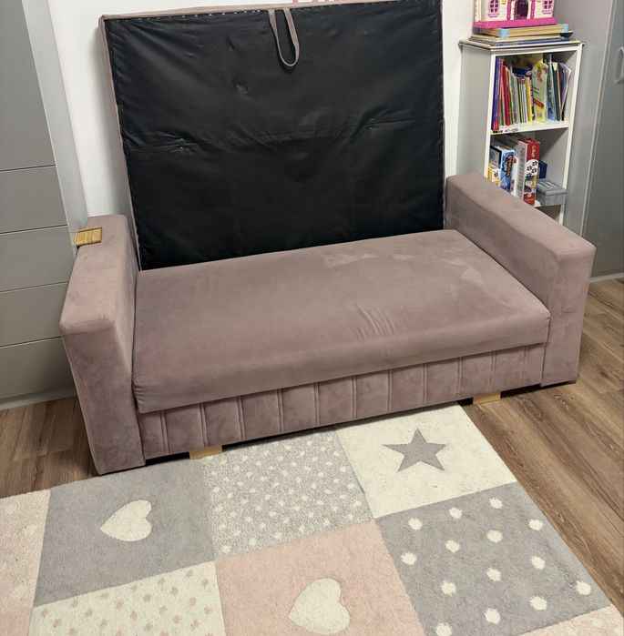 Canapea extensibilă roz - 1500 leis !