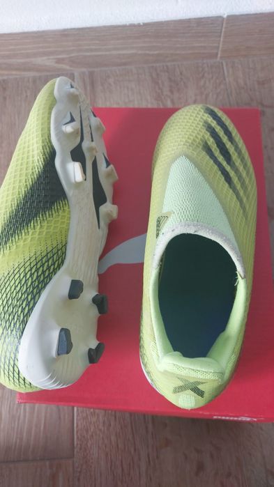 Vând 4 perechi ghete fotbal mărimea 37, puțin folositete