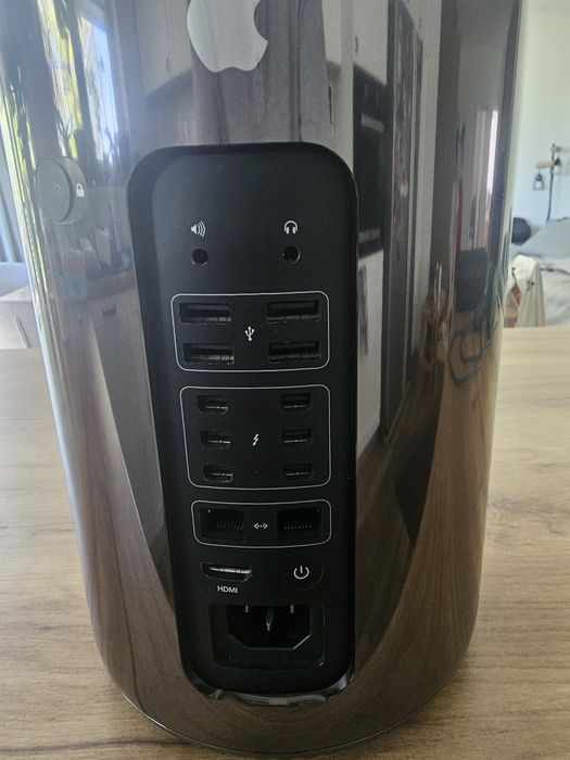 Mac Pro 2013, 12 core Intel Xeon E5