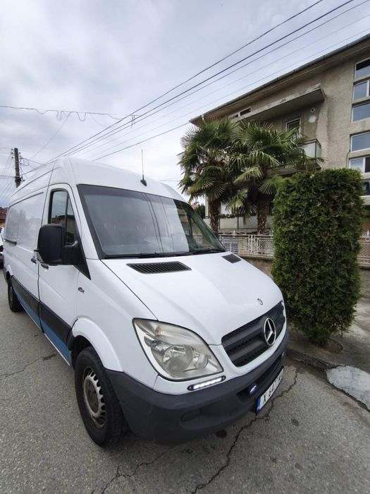 Mercedes Sprinter с падащ борд Dhollandia – работен бус