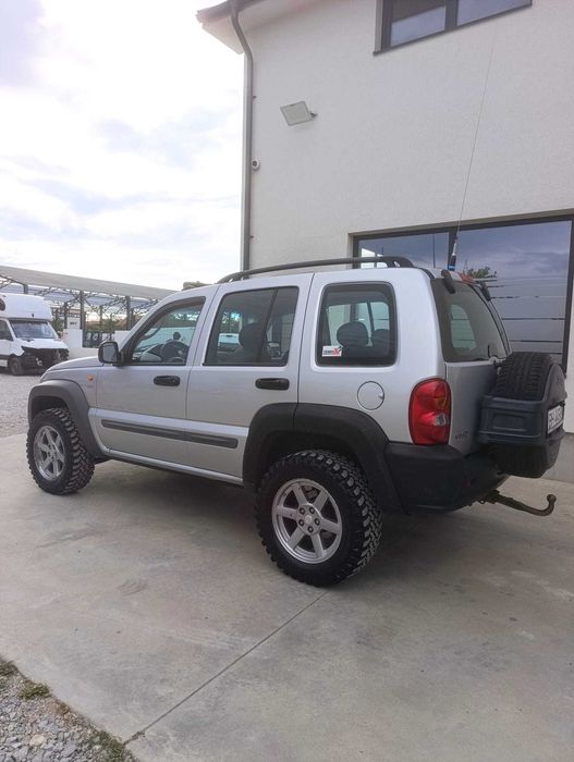 Vand Jeep Cherokee KJ / Motor 2.8 4x4 / Automata