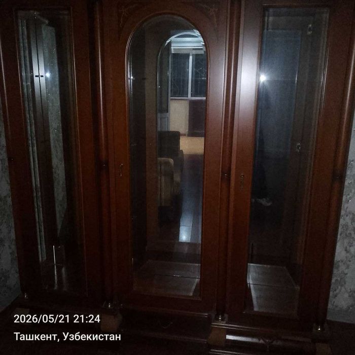 Сервант стеклянный