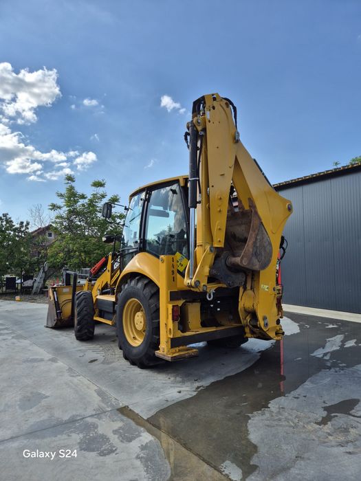 Buldoexcavator Caterpillar