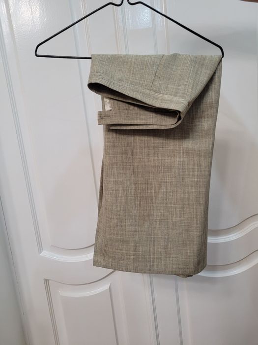 Серый пиджак и юбка