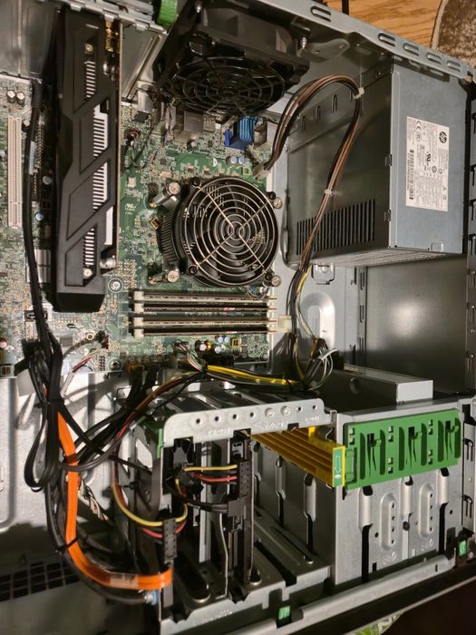 Vand unitate PC - CPU i7 - 16GB RAM - GPU 4GB - SSD + HDD