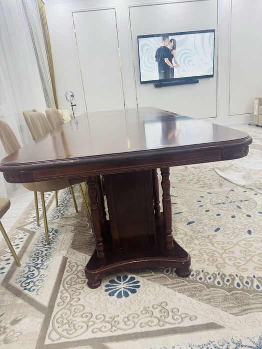 Стол из красного дуба