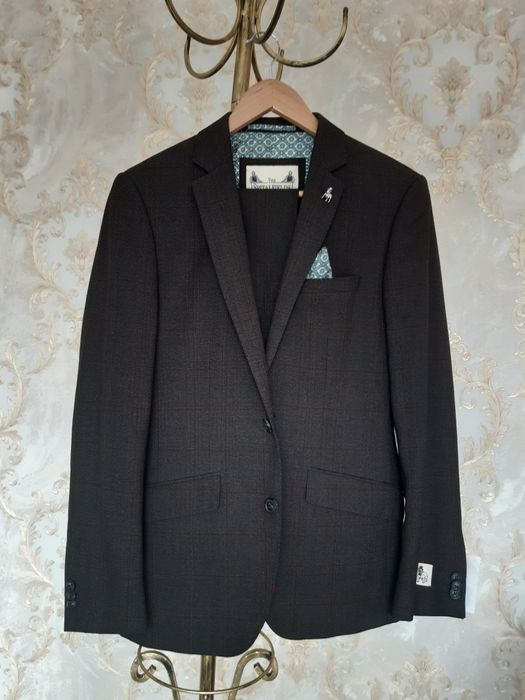Costum bărbătesc nou