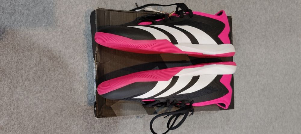 Ghete fotbal sala Adidas Predator