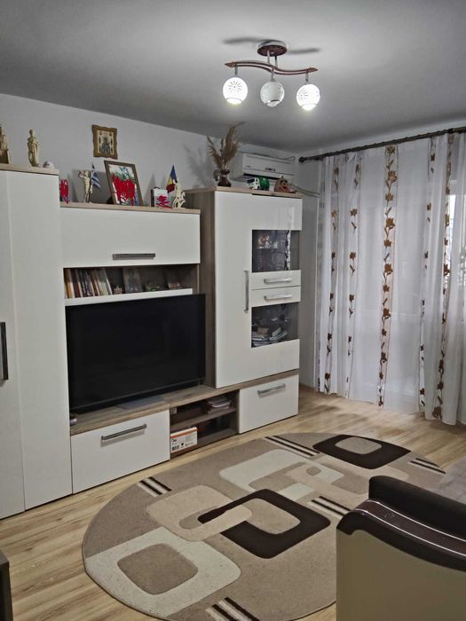 Vand apartament 3 camere