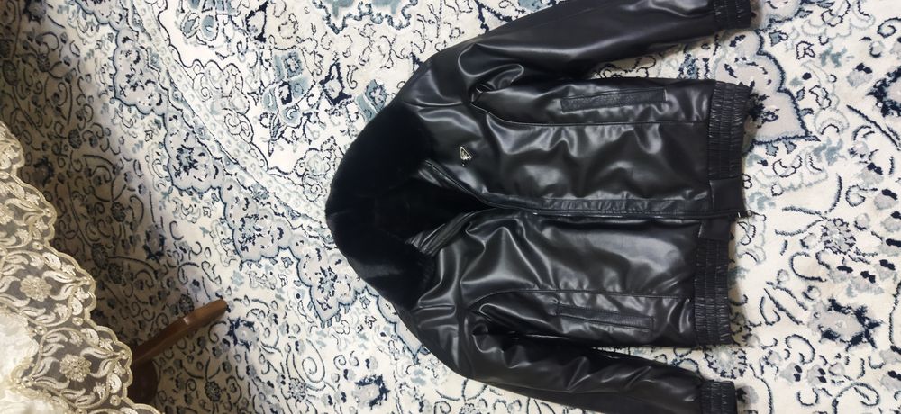 Продам новую кожаную куртку