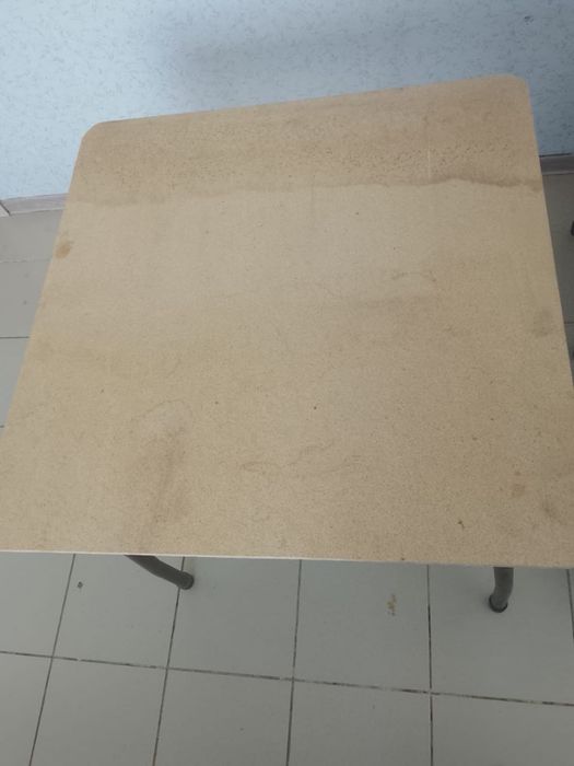 Продам 5 столов и 6 стульев