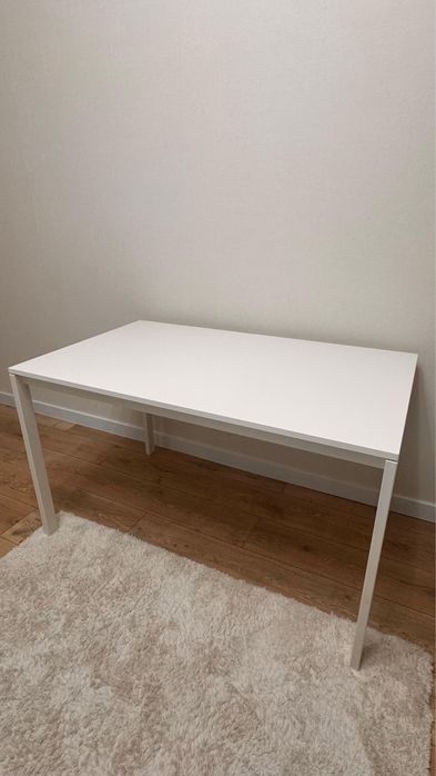 Белый стол , состояние кушти