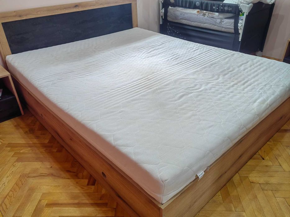 Спалня с матрак 160/200