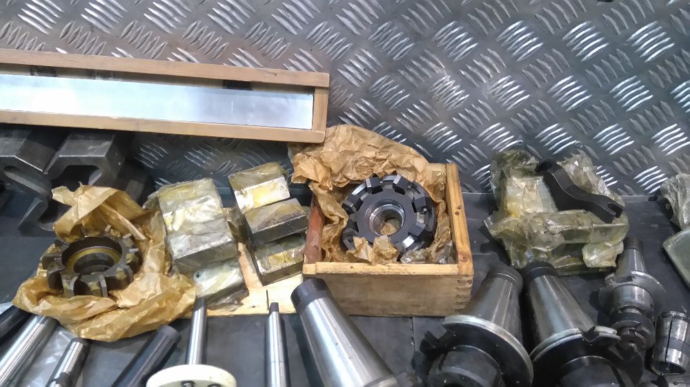 Фрезы разные. К фрезерному станку.Цанги  патроны