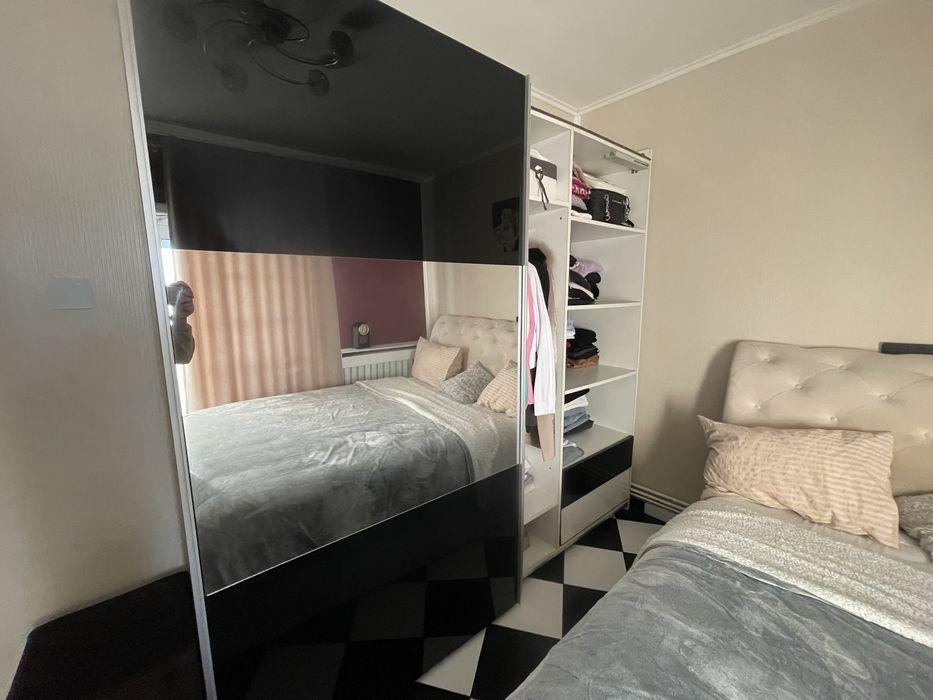 Sifonier si biblioteca  dormitor