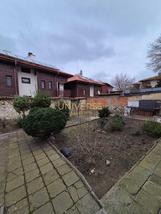 2етажна къща с шест стаи в стария град на Несебър . Готов бизнес #5410