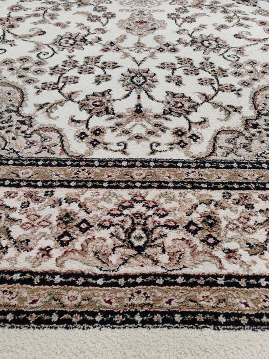 Продам чистые, светлые ковёры не дорого.