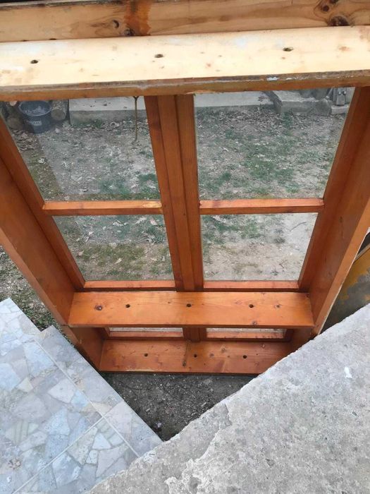 Стари дървени прозорци