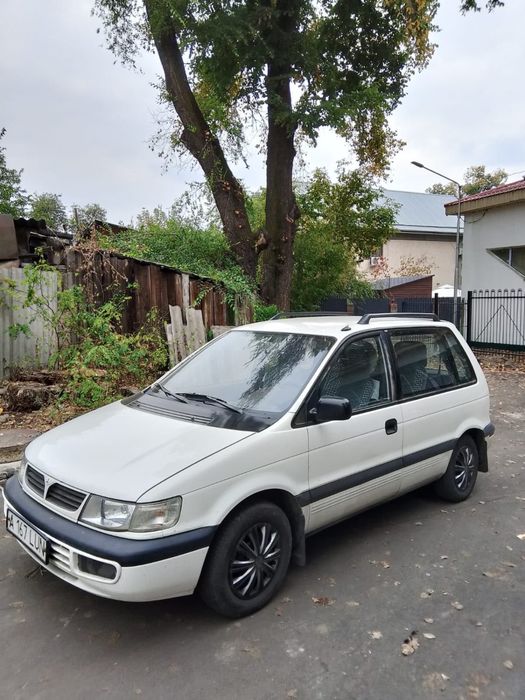 Продам mitsubishi space runner
