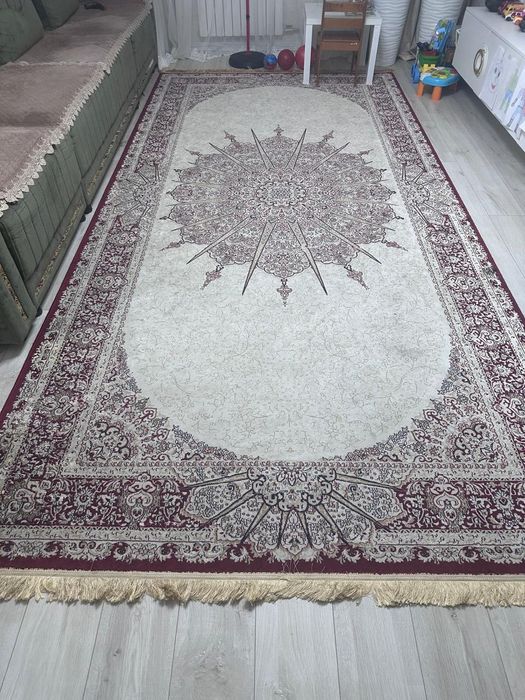 Продам ковёр. Недорого.