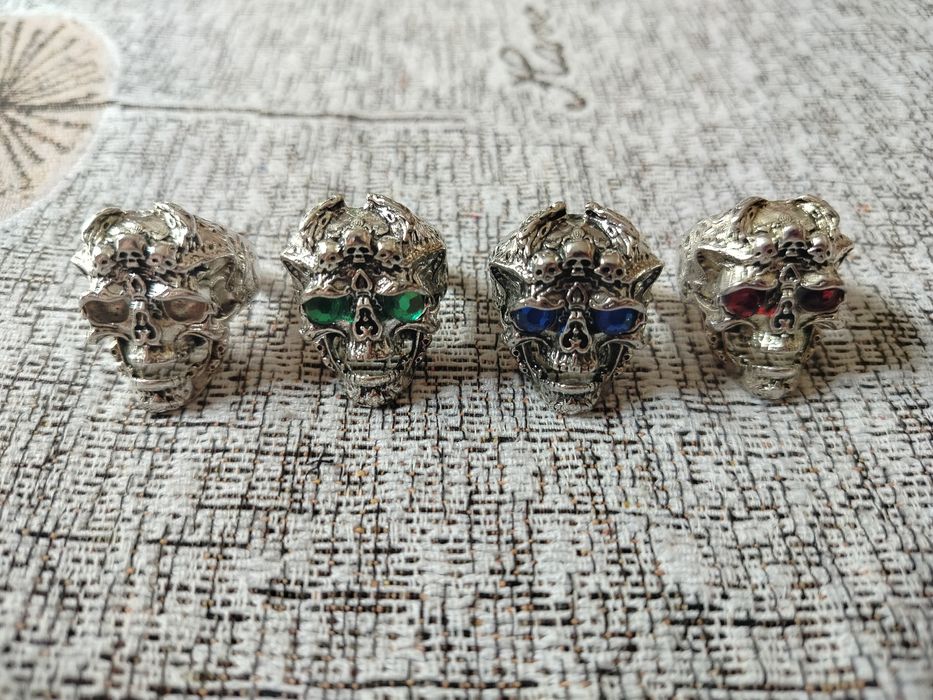 Продам набор регулируемых колец в виде черепа